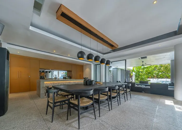 Villa Barabuda - Impressive 6-bedroom With Jacuzzi And Slide! Canggu